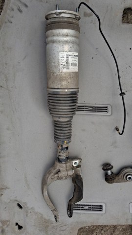Стійка передня права LR052774 LAND ROVER