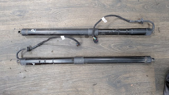 Амортизатор багажника лівий LR058305 LAND ROVER