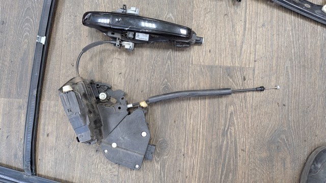 Внутрішній дверний замок LR064791 LAND ROVER