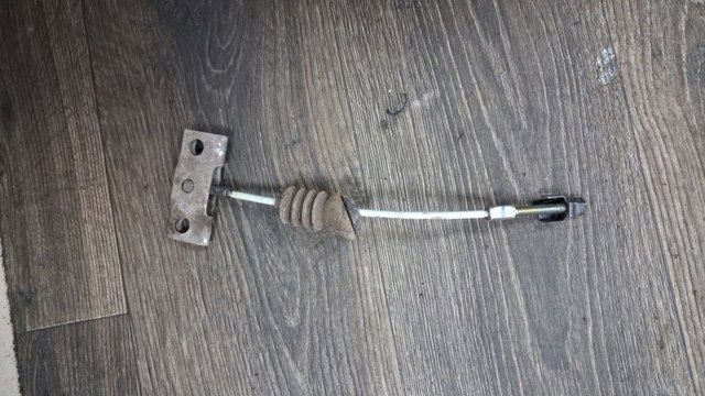 Трос стоянкового гальма передній MN102418 MITSUBISHI