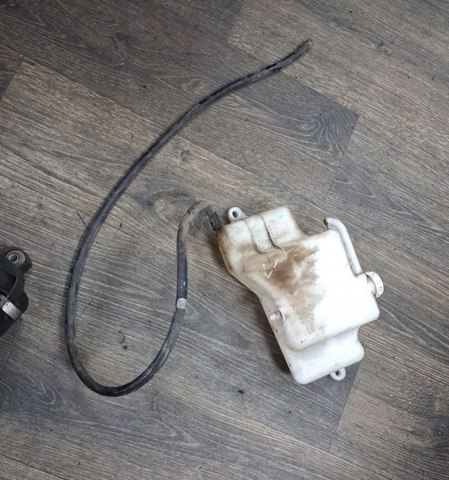 Водяний бачок системи охолодження MN135072 MITSUBISHI