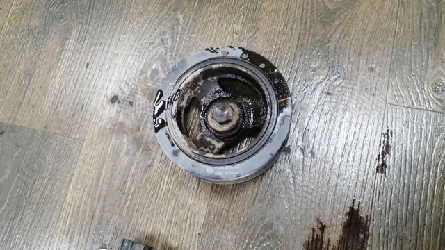 Болт колінвалу PE0111406 MAZDA