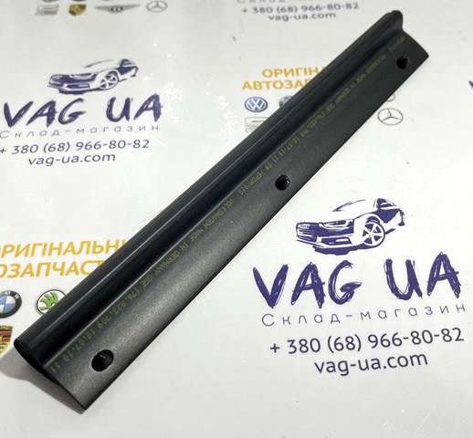 Ущільнювач капота 17A823709 VAG