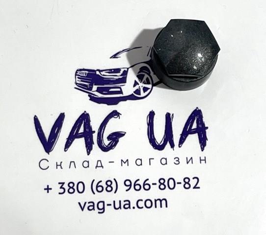 Колісний болт 4M0601173D VAG