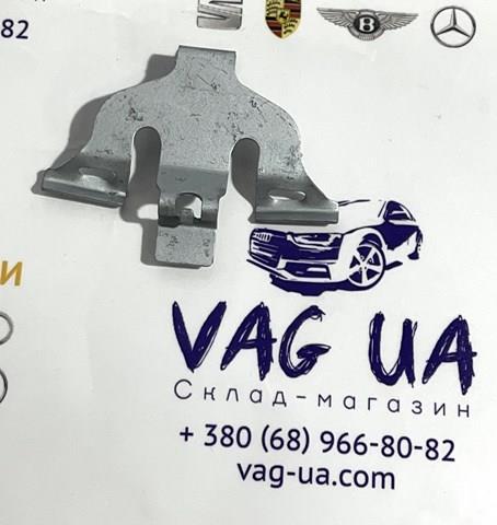 Комплект пружинок кріплення дискових колодок, передніх 4M0615269 VAG