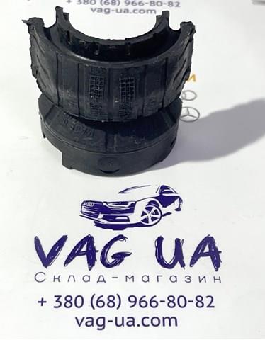 Втулка стабілізатора переднього 7L0411313J VAG