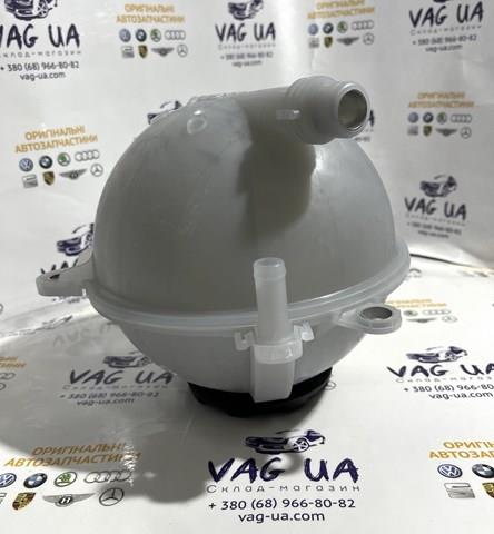 Бачок системи охолодження двигуна розширювальний 80A121405AM VAG
