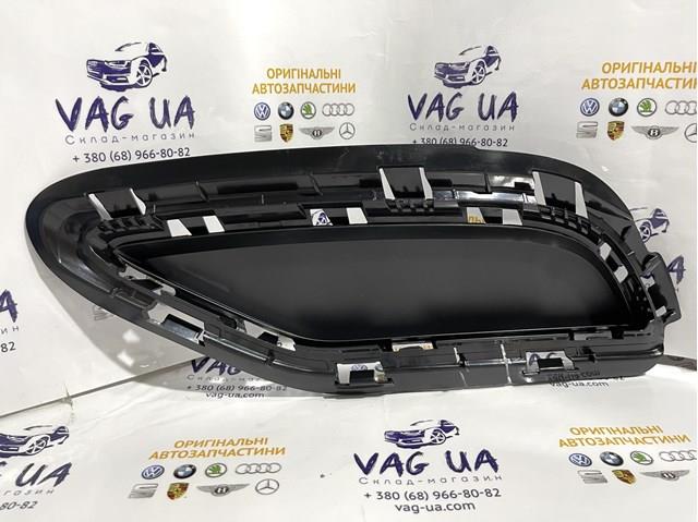 Кронштейн бампера заднього, правий 80A807320 VAG