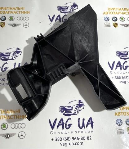 Кріплення фари передньої, правої 83A805608A VAG