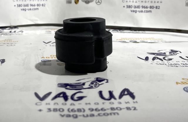 Подушка стабілізатора передня 8K0411327B VAG