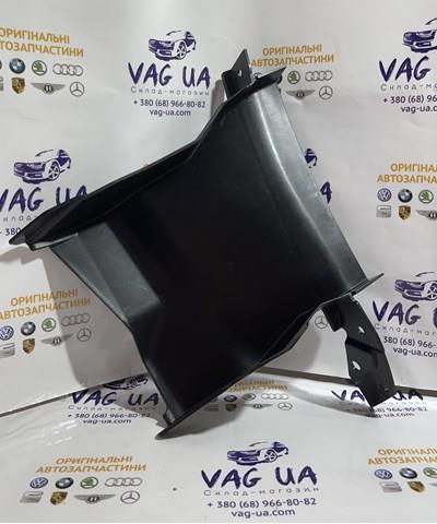 Решітка переднього бампера, внутрішня права 8W0121763A VAG