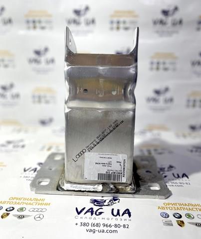 Кронштейн підсилювача переднього бампера 8W0807133 VAG