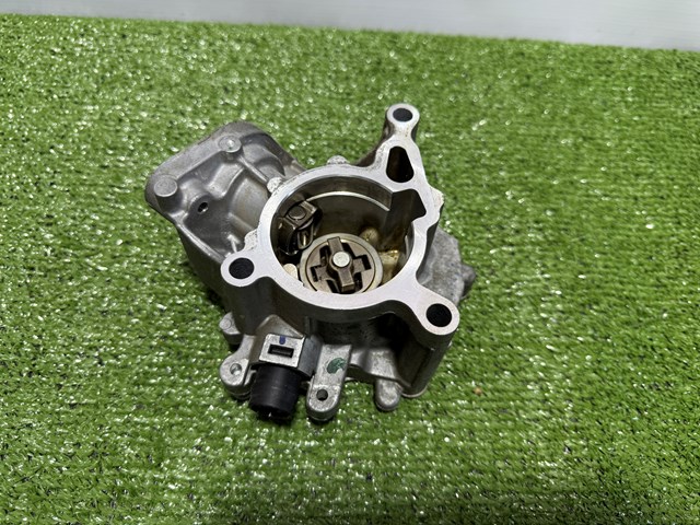 Насос вакуумний 06K145100BB VAG