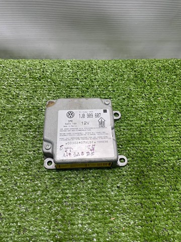 Блок управління airbag 1J0909607 VAG