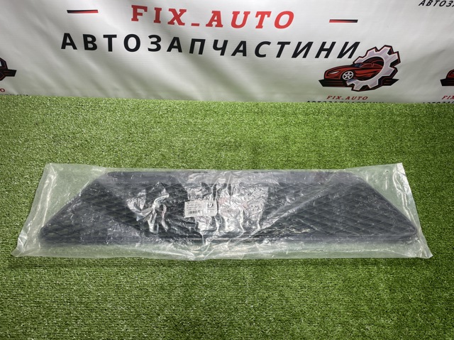 Решітка переднього бампера, центральна 32022720 POLCAR