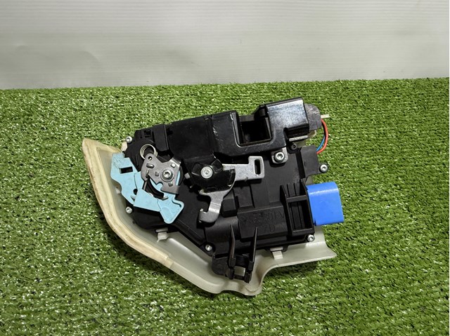 Замок передніх пасажирських дверей 3D1837016AQ VAG
