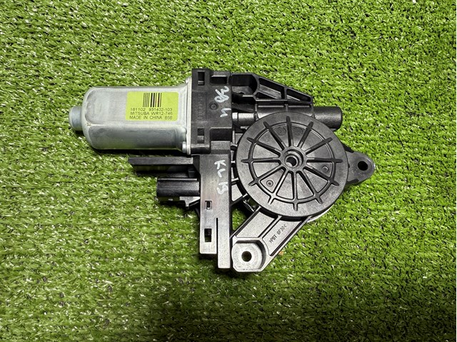 Моторчик склопідйомника двері задніх, лівих 931402103 CHRYSLER