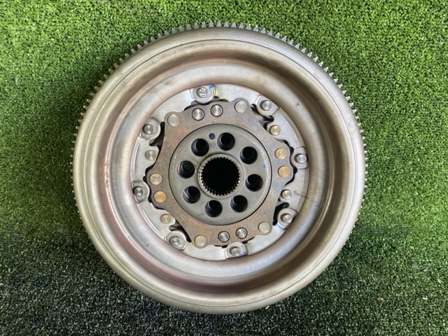 Демпферний маховик 06J105266AE VAG