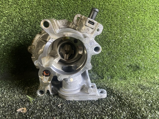 Насос вакуумний 06J145100G VAG