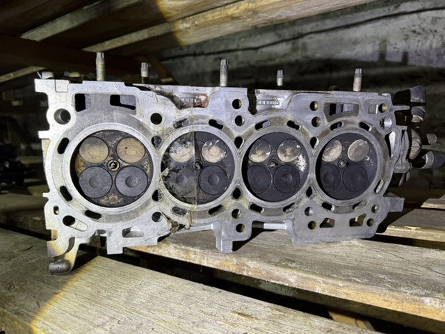 Головка блоку циліндрів 110408H302 NISSAN