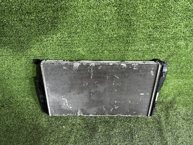 Радіатор системи охолодження двигуна 17117600516 BMW