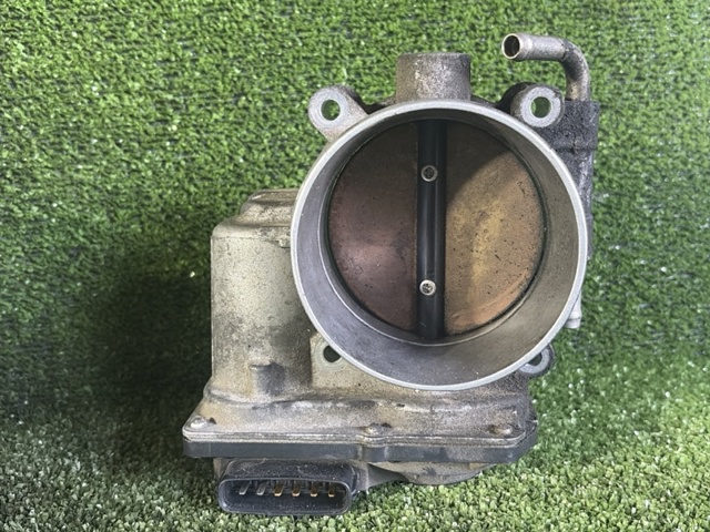 Дросільна заслінка в зборі 2203038010 TOYOTA