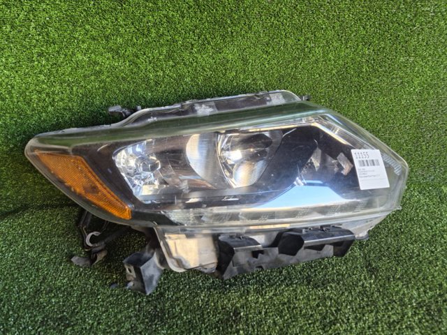 Фара передня права 260104BA0A NISSAN