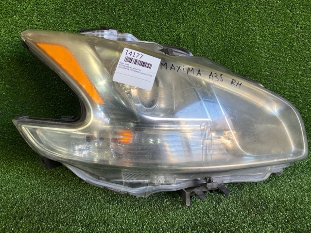 Фара передня права 260109N00A NISSAN