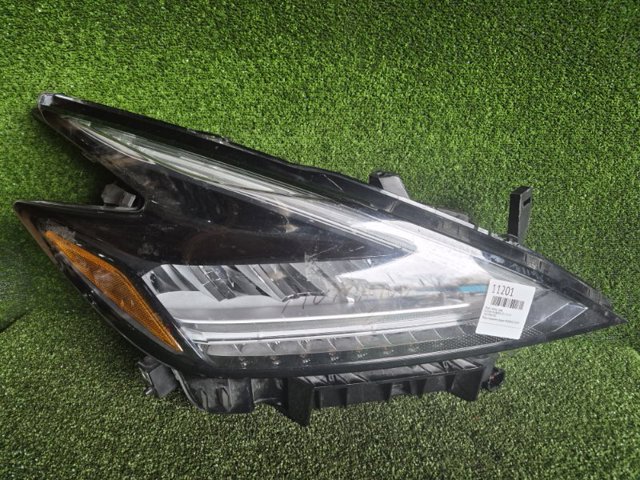 Фара правая 260109UF0D NISSAN
