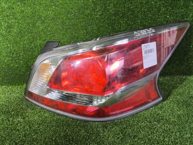 Задні ліхтарі 265503TA0B NISSAN