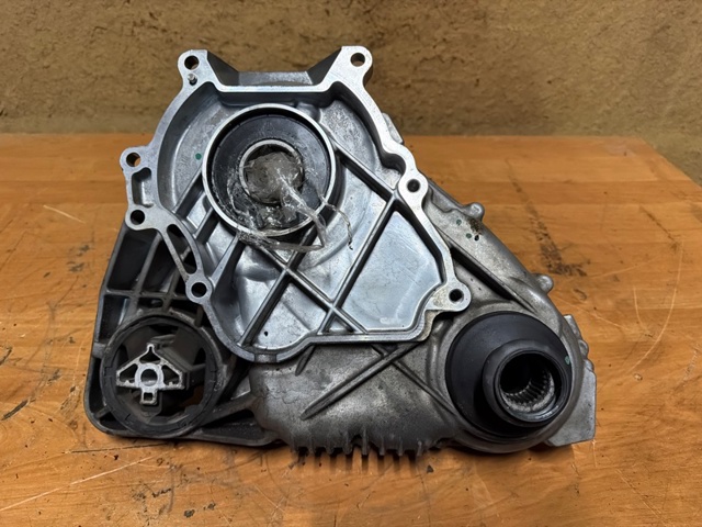 Коробка роздавальна в зборі 27107635753 BMW