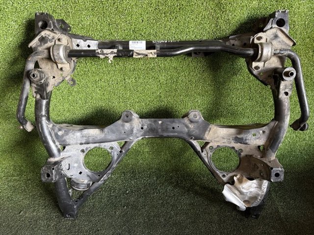 Підрамник передній 31106872119 BMW