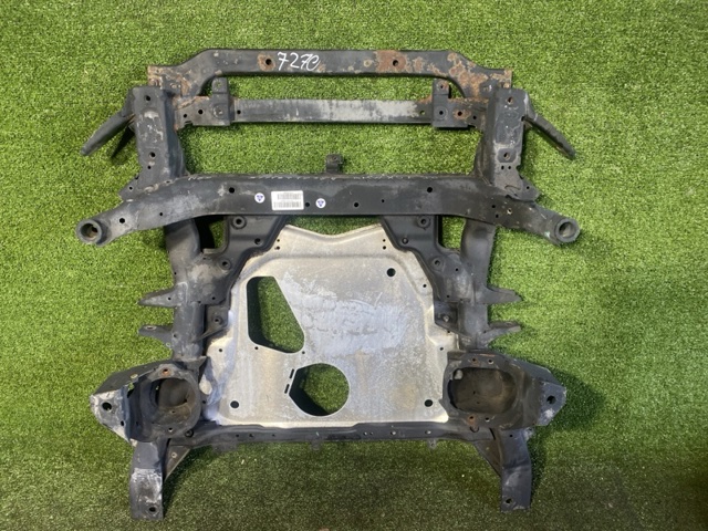 Передня балка 31116779357 BMW