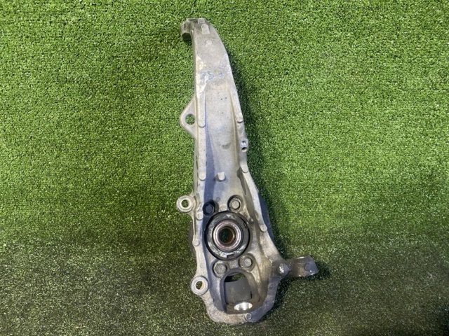 Кулак поворотний передній правий 40014EG000 NISSAN