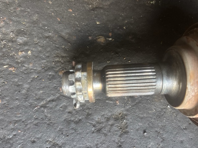 Піввісь задня, права 4234026010 TOYOTA