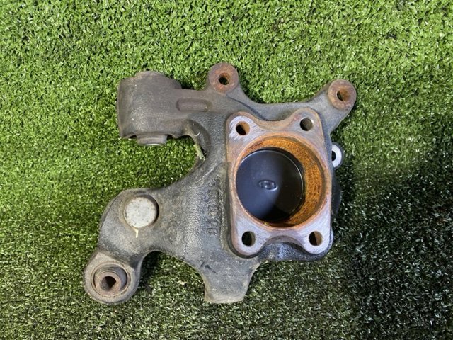 Цапфа поворотна права 527203K050 HYUNDAI