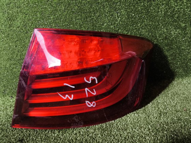Задній правий зовнішній ліхтар 63217203232 BMW