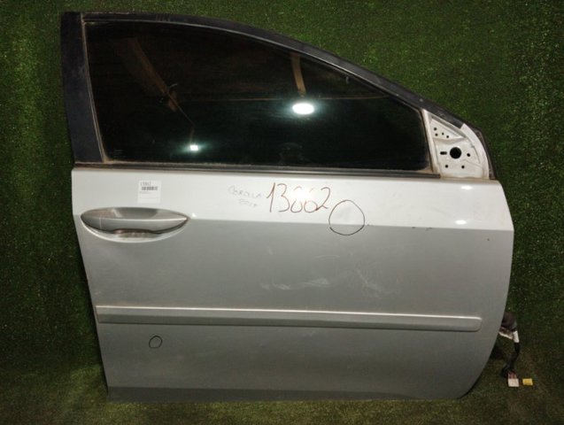 Дверка передня права 6700102390 TOYOTA