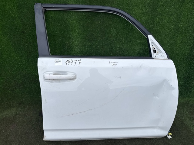 Пасажирські передні двері 6700135731 TOYOTA