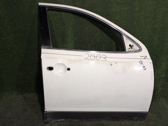 Дверка передня права 760043J010 HYUNDAI