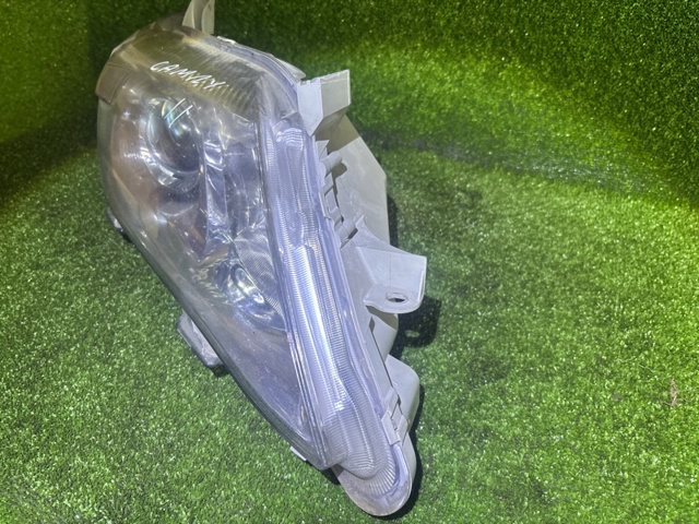 Фара комбінована, передня 8111006500 TOYOTA
