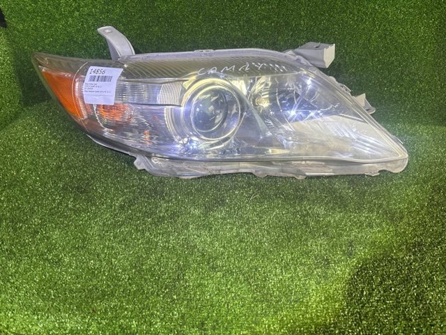 Фара комбінована, передня 8111006500 TOYOTA