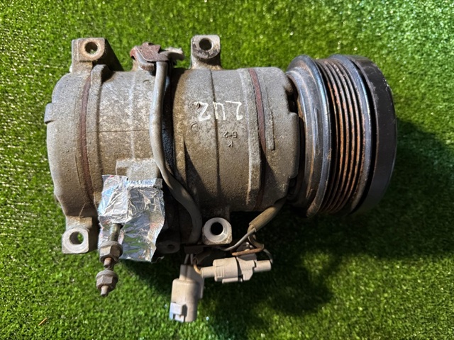 Компресор кліматичної установки 883206A300 TOYOTA