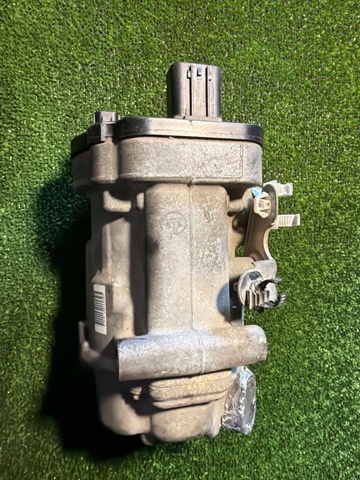 Компресор кондиціонера 8837047092 TOYOTA
