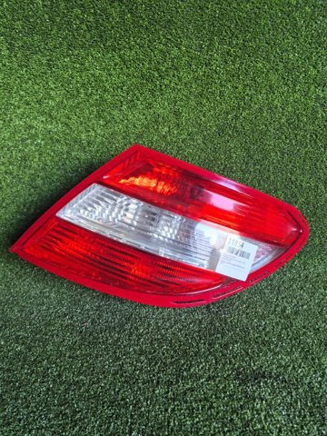 Ліхтар задній правий A2048200264 MERCEDES