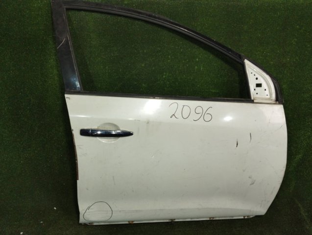 Пасажирські передні двері H010M1AAMA NISSAN