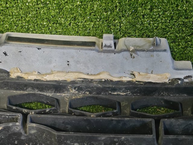 Решітка радіатора LR020942 LAND ROVER