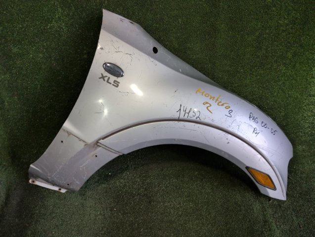 Переднє праве крило MR535756 MITSUBISHI
