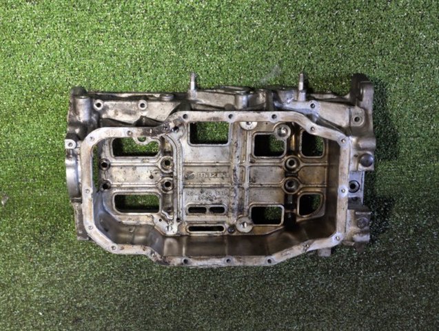 Піддон масляний картера двигуна, верхня частина R2AA10380C MAZDA