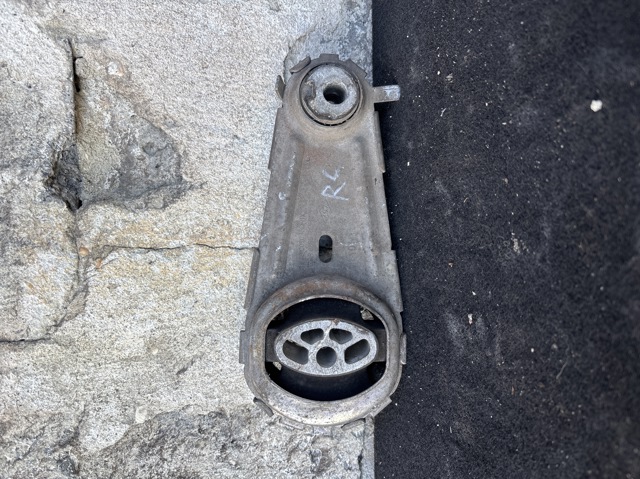 Подушка (опора) двигуна, нижня 112380010R RENAULT